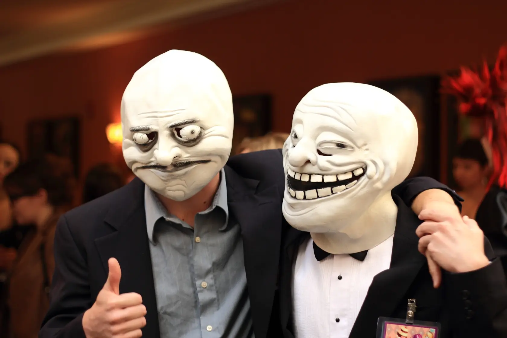 Los típicos chabones del baño del boliche