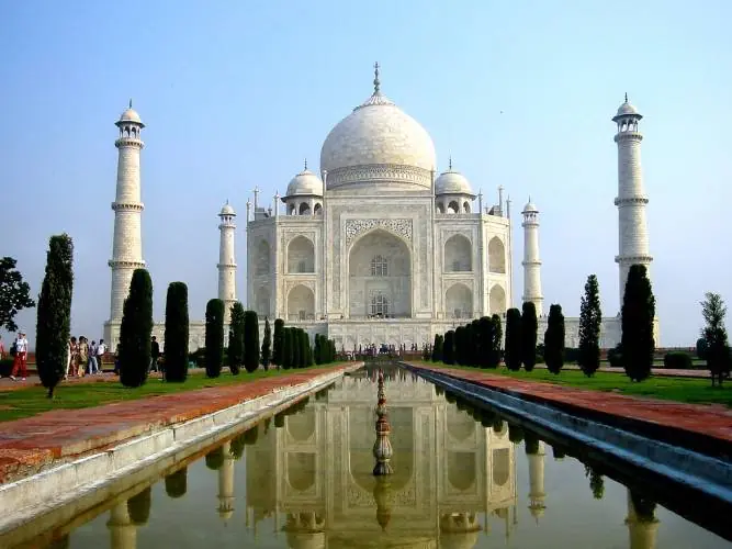 Insolito. Político musulmán pide demoler el Taj Mahal