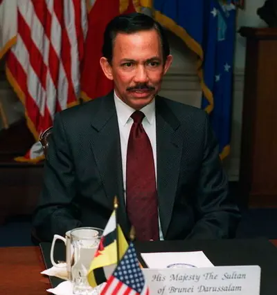 El sultan de Brunei Gana aprox 90 Euros x segundo...CONOCELo