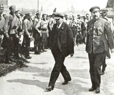 El día que Dios fue juzgado y fusilado