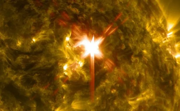 Observatorio de la Nasa registra una fuerte llamarada solar