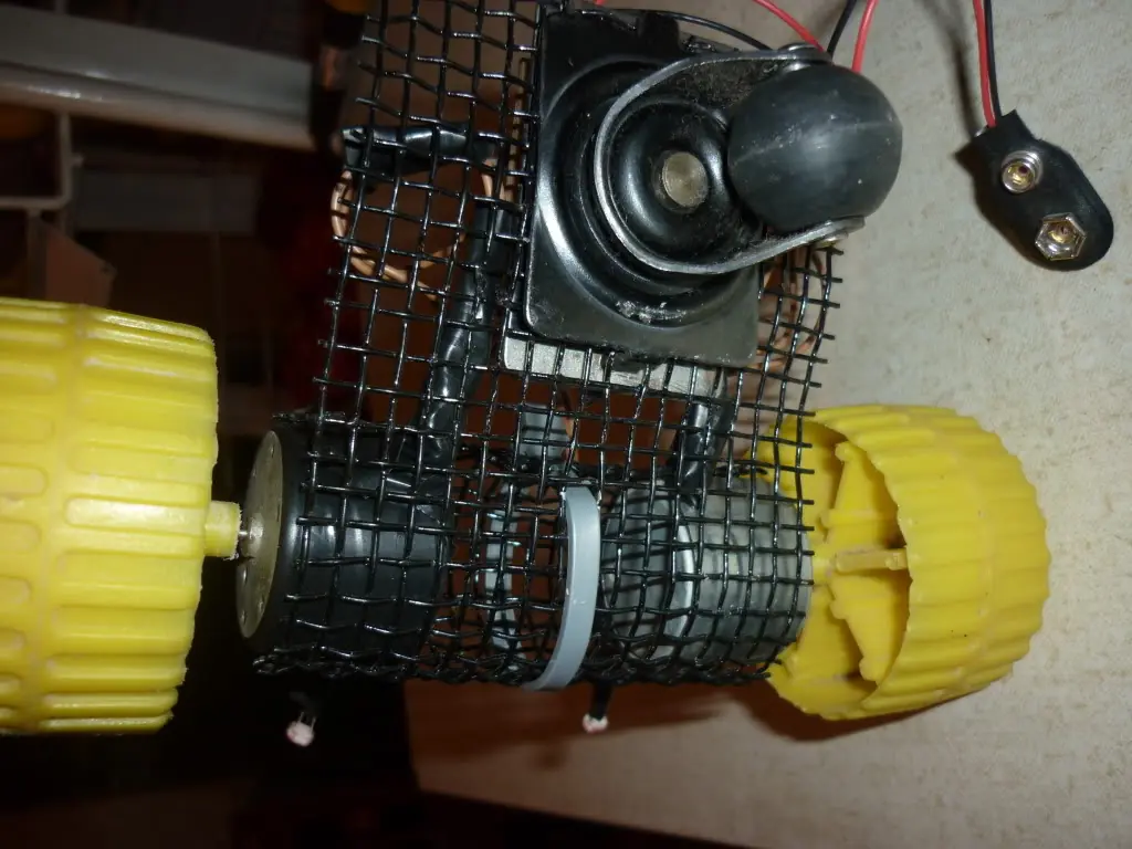 Hice un robot que sigue la luz y te lo muestro...