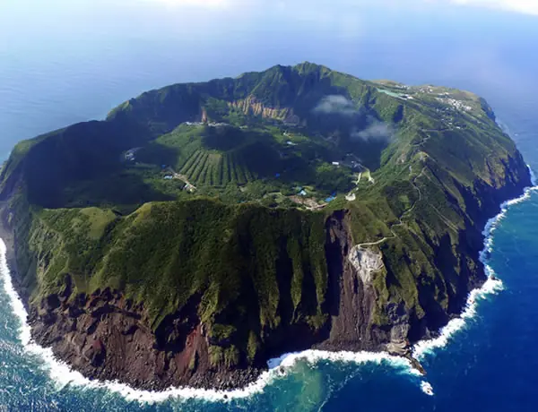 La isla Aogashima: viviendo dentro de un volcán