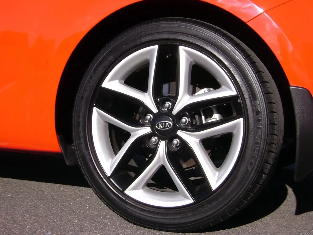 la kia cerato koup