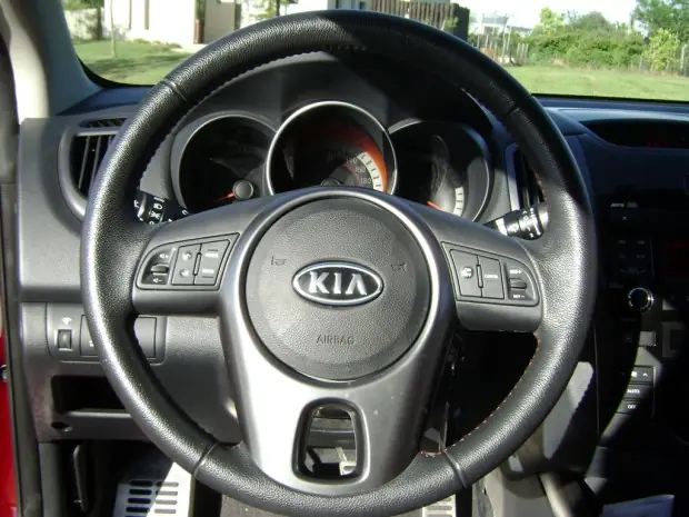 la kia cerato koup