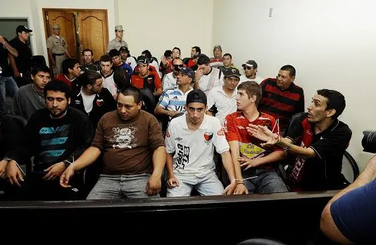 Expulsan a hinchas de Colón