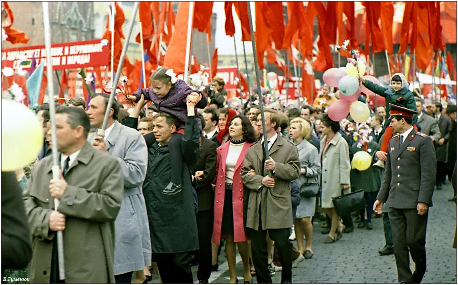4 de 10 Rusos afirman que el mejor sistema es el comunista