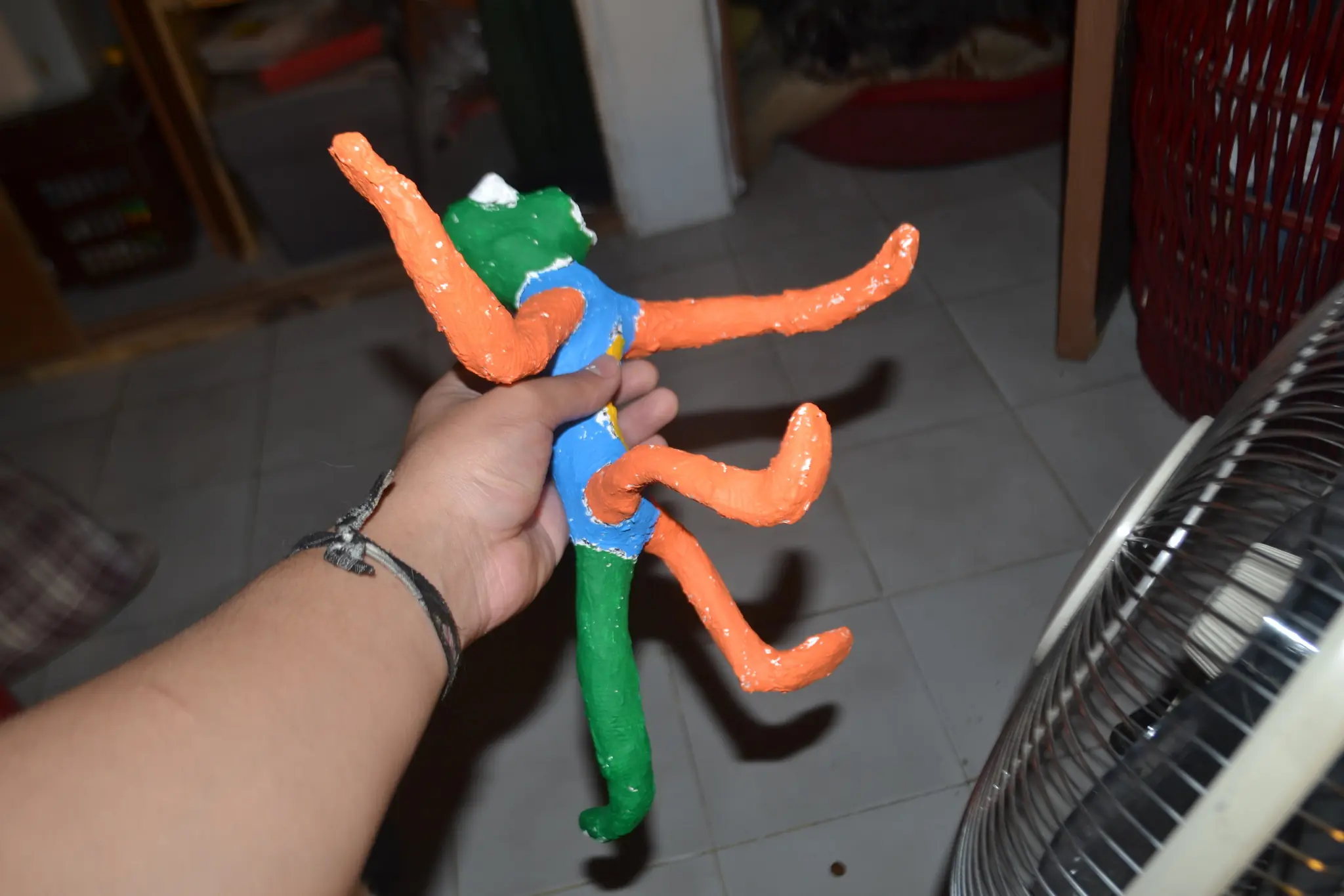 Haciendo un alebrije.