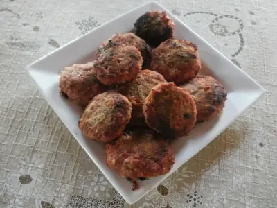 Hamburguesas de carne picada y vegetales