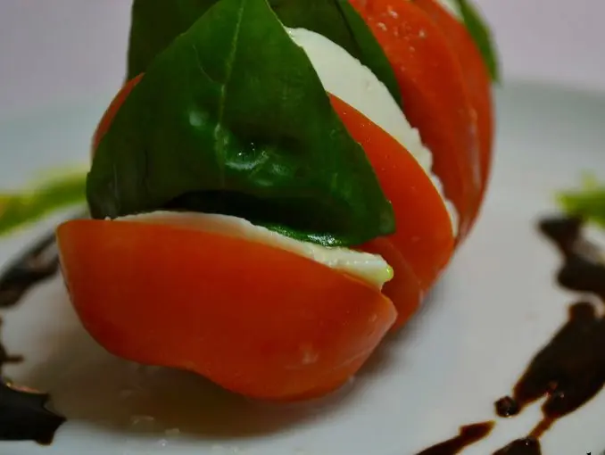 Ensalada de jitomate con mozzarella
