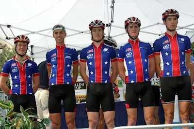 Por qué los ciclistas llevan el pantalón negro?