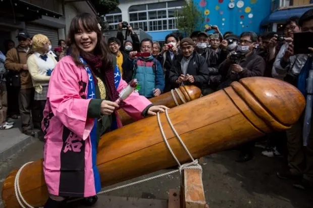 Festival del pene "llena de alegría" a japoneses