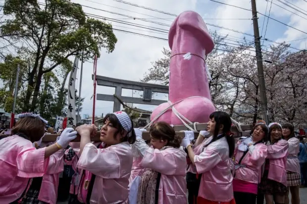 Festival del pene "llena de alegría" a japoneses