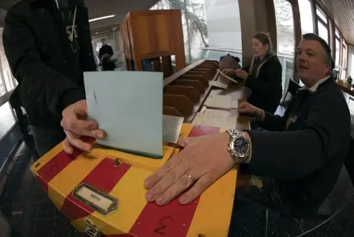 Votantes suizos rechazan dos semanas más de vacaciones paga