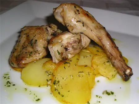 Conejo al ajillo