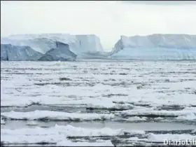 Se Desprende Gran Pedazo de Hielo.