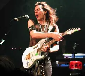Cantá mientras tocas la guitarra
