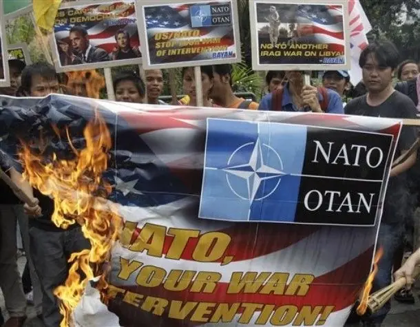 Filipinos atacan convoy de hillary clinton