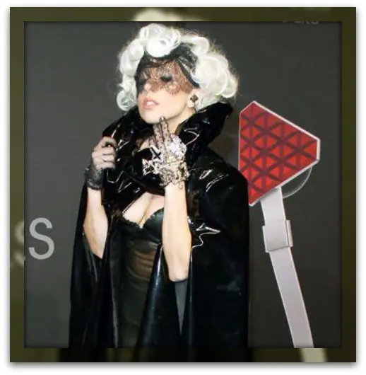 Los mejores outfits/trajes de Lady Gaga