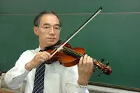 violín con cuerdas de seda de araña