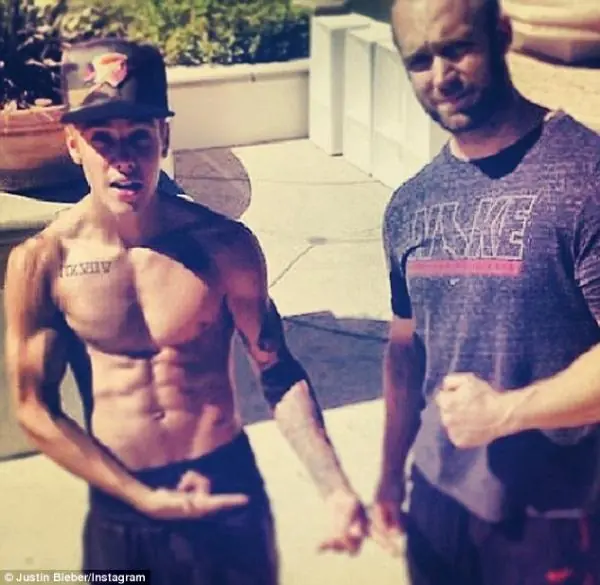 Justin Bieber a lo Schwarzenegger