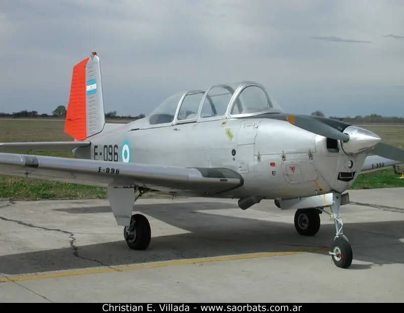 Con aviones tan viejos no formamos pilotos sino kamikazes