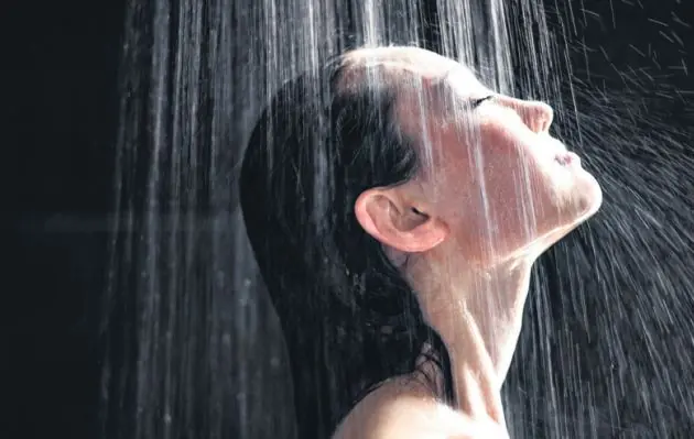 Bañarnos en exceso no es muy saludable
