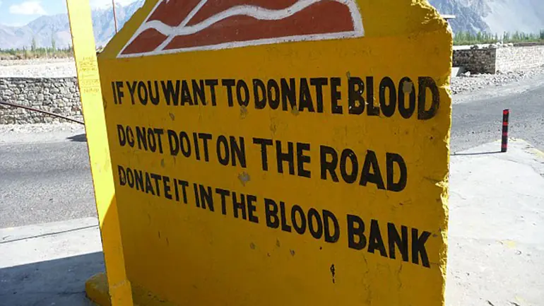 Los insólitos carteles de tránsito en la India