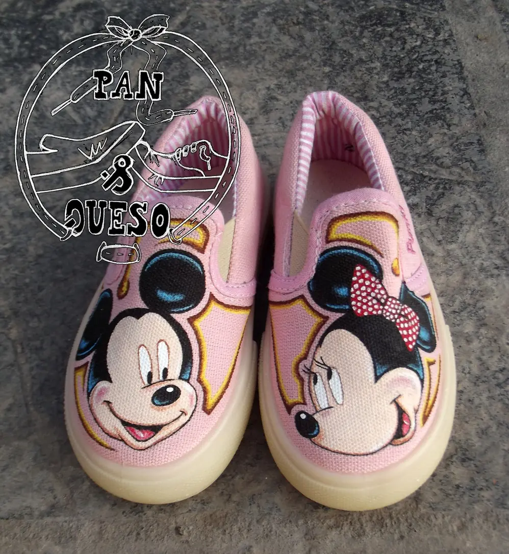 Zapatillas pintadas Mickey y Minnie