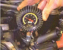 Comprobación De La Presión De Compresión Del Motor