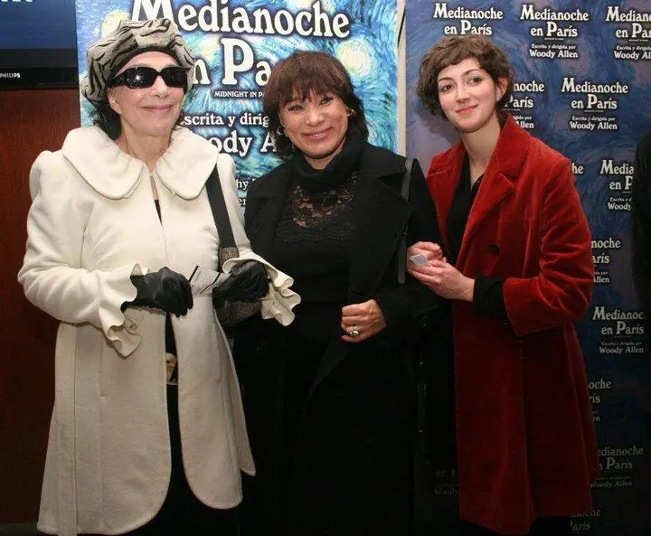 Famosos y una medianoche en París