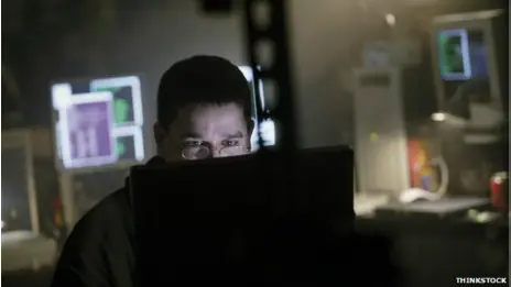 Hackers que ganan miles de dólares combatiendo piratería