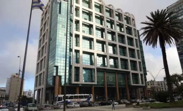 robaron un automóvil de Presidencia-uruguay-