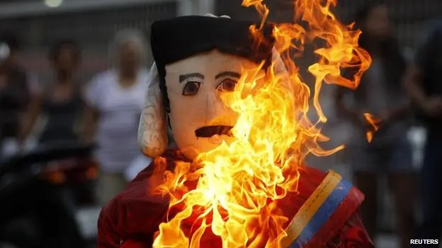 Rebeldes marchan por la "resurrección" de la demo