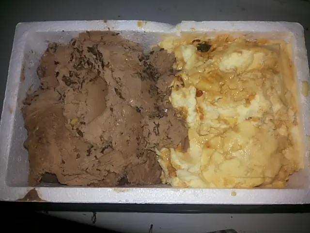 Deliciosos profiteroles con helado
