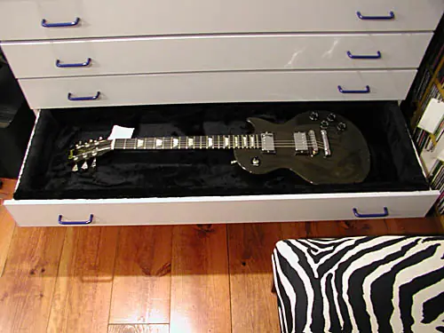 Como preparar un mueble para tu guitarra + yapa
