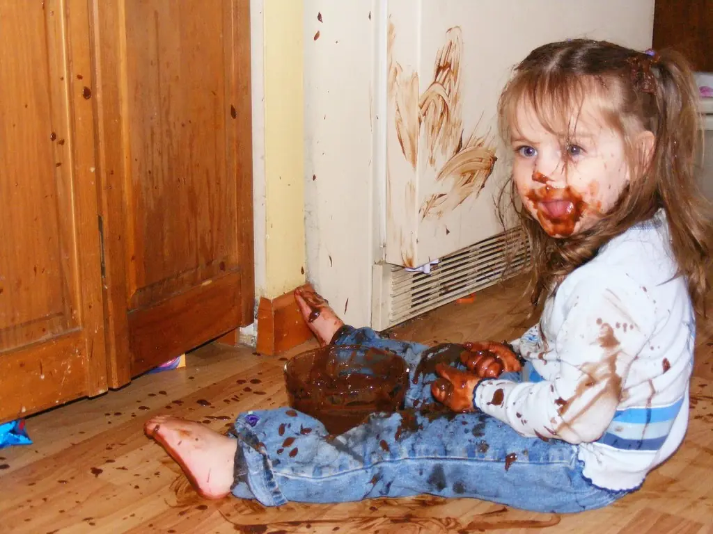 Como quitar manchas de chocolate