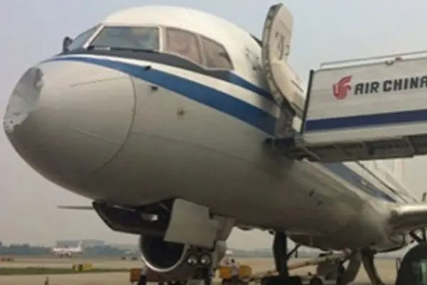 Avión comercial chocó con un OVNI: Imágenes de los daños