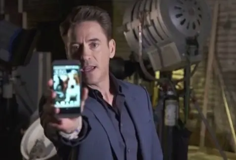 Robert Downey Jr. tiene el celular más cool del planeta