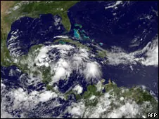 México se prepara para recibir a la tormenta tropical Alex