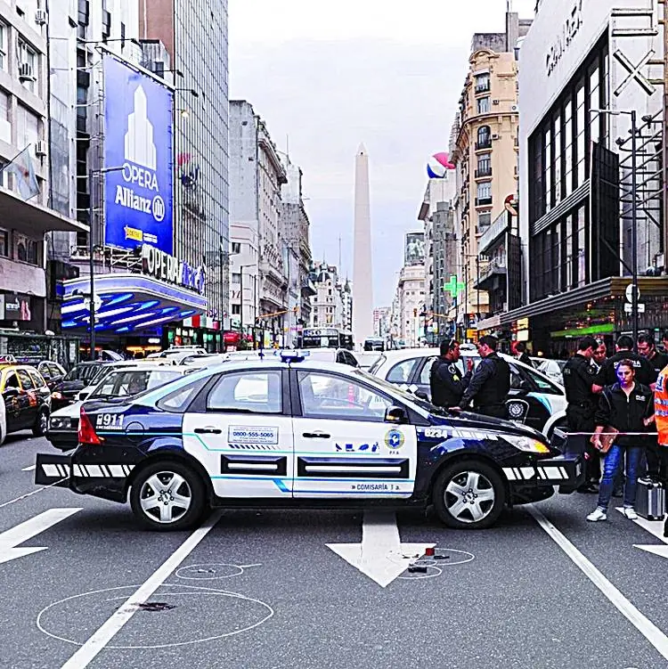 Robo, persecución y un herido en el Microcentro
