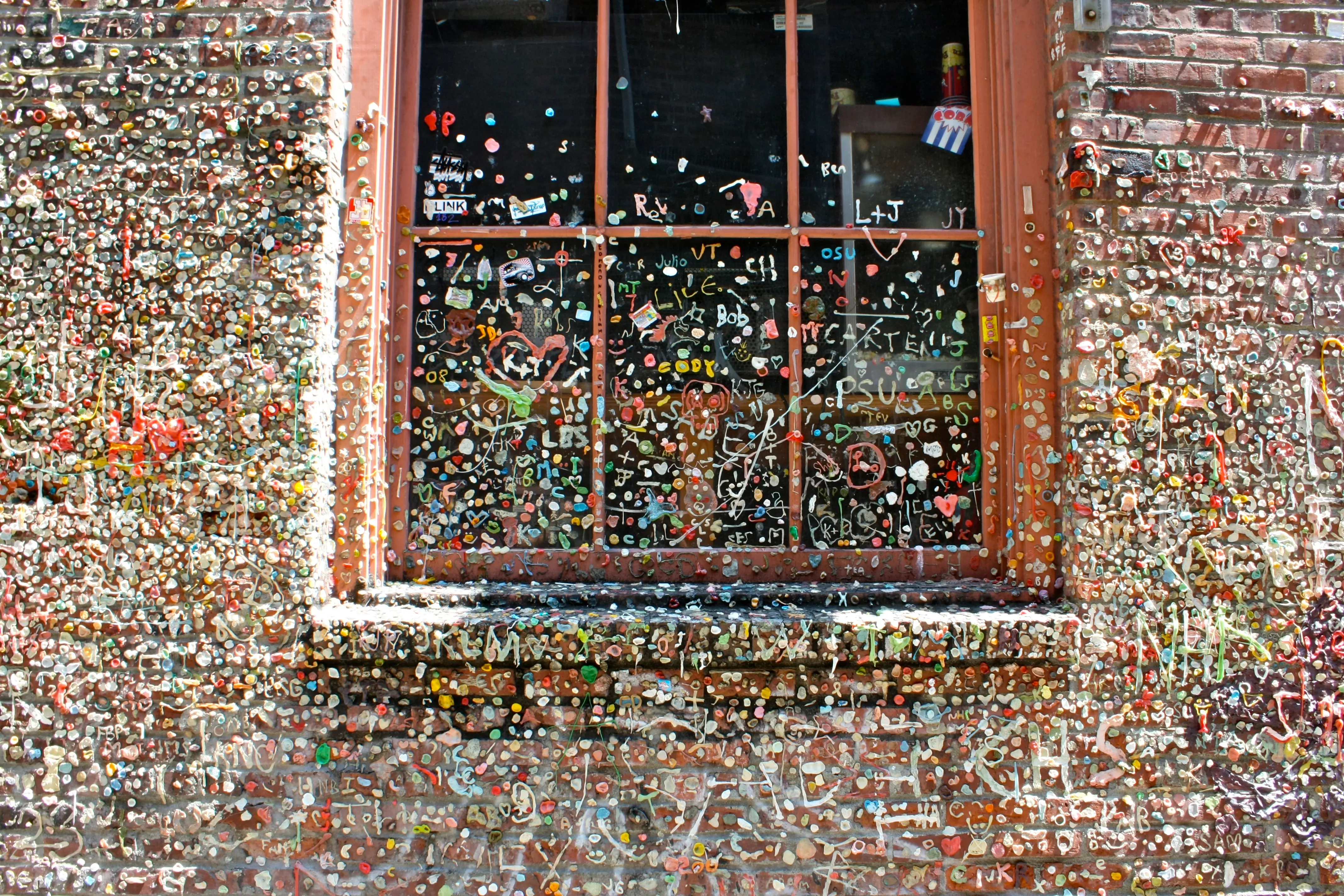 Pared De Chicles ( Gum Wall )