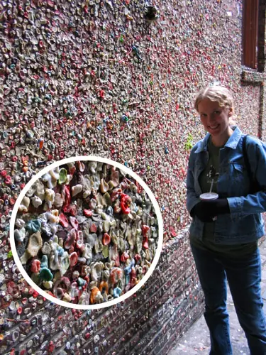 Pared De Chicles ( Gum Wall )