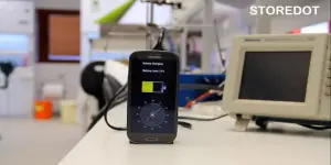 Consiguen recargar la batería del smartphone en 30 segundo