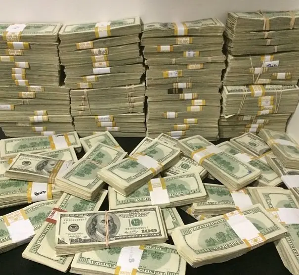 Millonario arrojó de techo a estrella porno