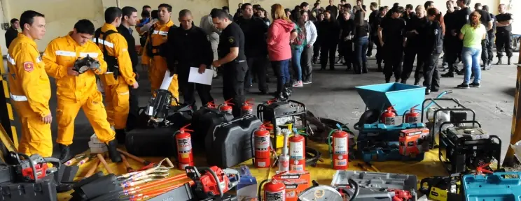 “Es una decisión que a los bomberos no les falte nada”