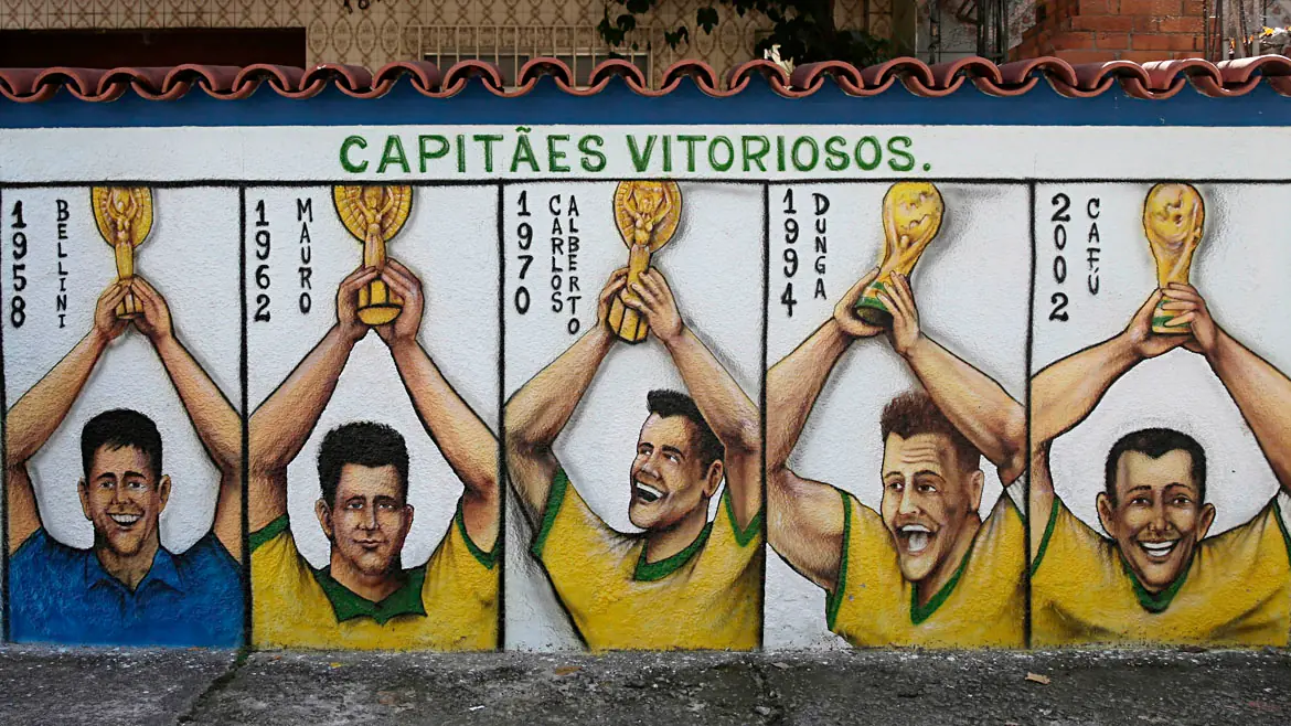 Murales mundialistas cubren las paredes de Brasil