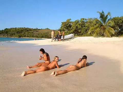 Diez paraísos nudistas