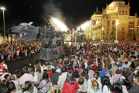 Decoré la carroza de fiestas de mi ciudad