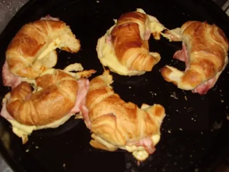 medialunas con jamon y queso